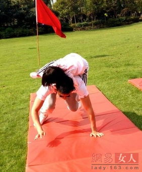 《揭秘女人爱劈腿：情感需求的多元解读》