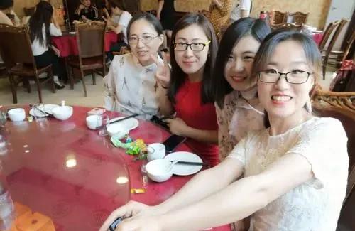 《结婚前女儿挣的钱，该不该上交父母？一场关于金钱与亲情的思辨》