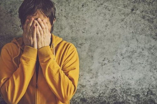 男人分手哭了：揭秘男性情感表达的真相