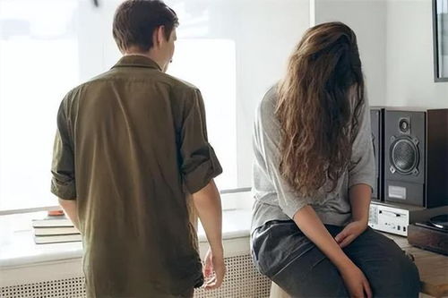 《揭秘婚姻裂痕：女人出轨，老公如何应对？》