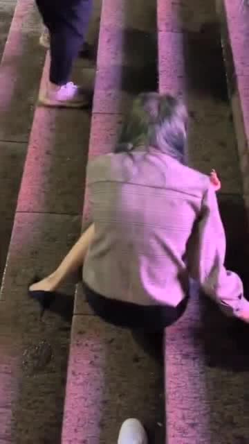 《爱情能否重生？探讨受伤女生与前任复合的可能性》