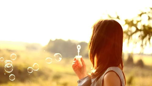 感情中的“推力”：揭秘另一半为何总把自己往外推