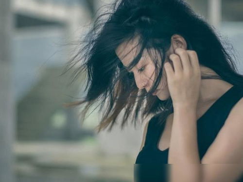 水瓶座女性与出轨：揭秘爱情忠诚度之谜