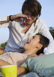 《包容的力量：揭秘男生如何巧妙容忍女生脾气之谜》