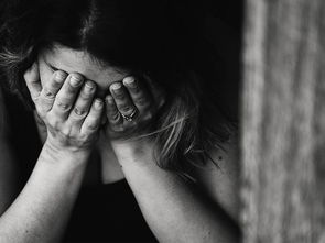 《分手，为何如此难受？揭秘心理创伤与应对策略》