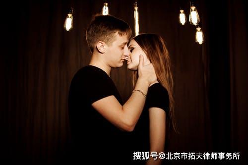 男方出轨，能否净身出户？法律视角下的婚姻财产分割解析