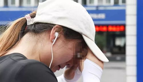 揭秘情感迷雾：如何识别男友的“红颜知己”？