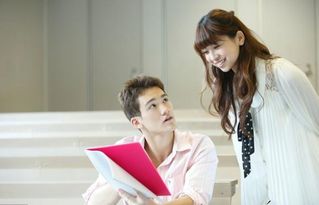 《女生主动，男生是否会“上头”？揭秘情感心理的微妙变化》