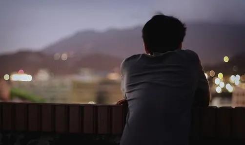 《分手后后悔了？揭秘女生挽回爱情的正确姿势》