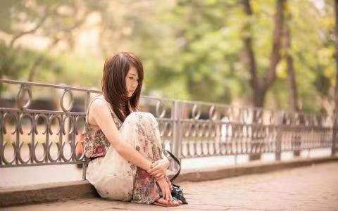 爱情裂痕：当男生与闺蜜共舞，背叛背后有何心理？——揭秘现代爱情困境