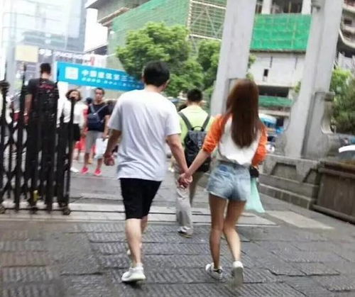 爱情裂痕：女友劈腿被甩，如何走出情感低谷？