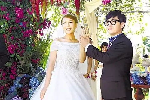 《探寻女生最佳结婚年龄：何时是幸福的起点？》
