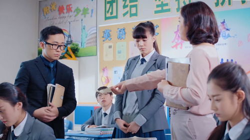 课堂新现象：女生上课被发现频繁使用手机，教育者该如何应对？