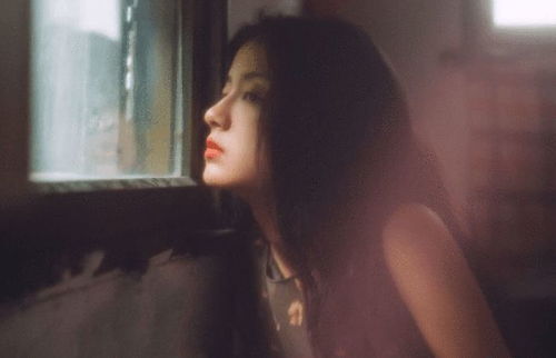 《分手之痛：男与女，谁更难以承受？揭秘分手后的心理波动》