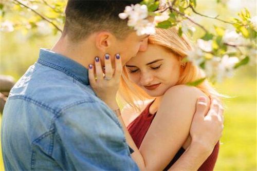 男人如何挽回女人？揭秘挽回爱情的秘诀与策略