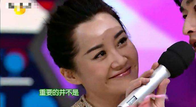 热烈眼神背后的秘密：揭秘女生凝视的心理学效应