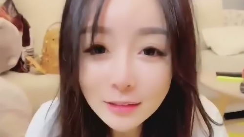 揭秘套路女生的开口白：如何开启一段真诚的对话？