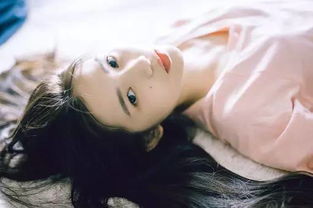 男生在女生面前与别的女生亲密，社交界限如何把握？