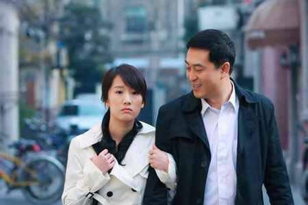 社交场域中的亲密行为：揭秘男朋友为何偏爱在人多的地方亲密接触