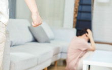 男方起诉离婚，女方如何维护自身权益？四大赔偿项目解析