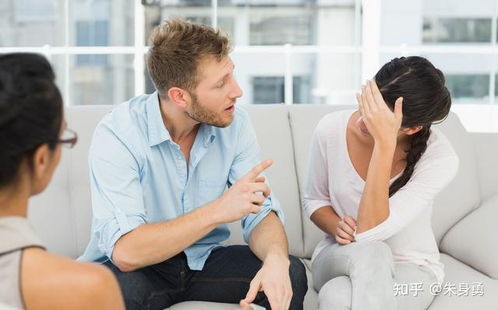 揭秘背叛：男生背叛的五大征兆，你察觉到了吗？