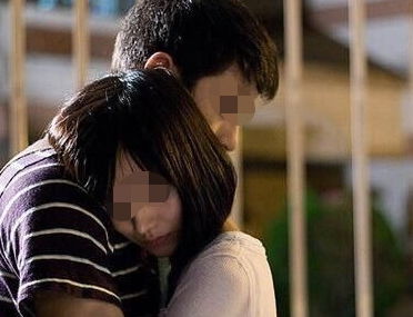梦境中的情感波动：梦见老婆出轨，为何自己会伤心流泪？