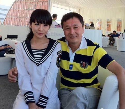 女友与小三现场对峙：如何冷静应对情感危机？