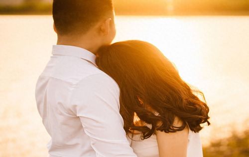 《揭秘婚恋中的“过去式”：面对老公婚前感情史的理智之道》