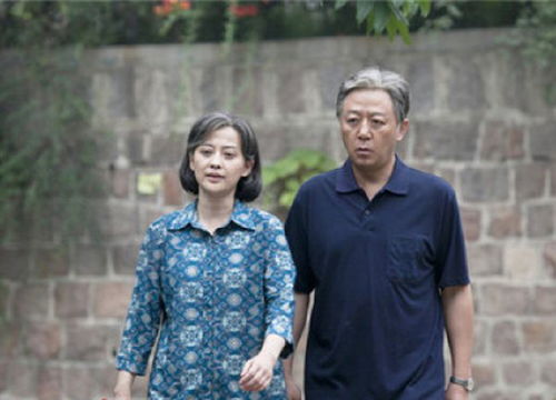 父母爱情中的二女儿：她们的角色与成长路径探析