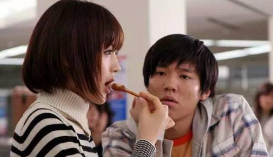 《机器人伴侣：当人工智能走进女生同居生活，未来会怎样？》