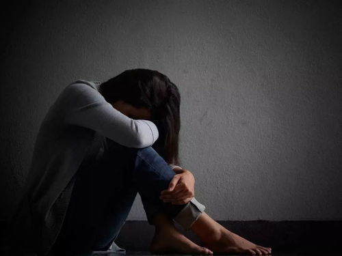 《揭开心扉的后悔：女生为何说出那句话？探究情感沟通中的误解与和解》