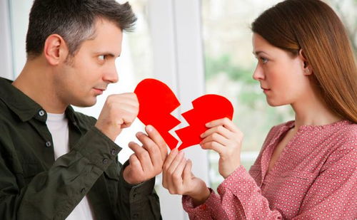 结婚后加女方名字的房产，离婚时女方能分房吗？
