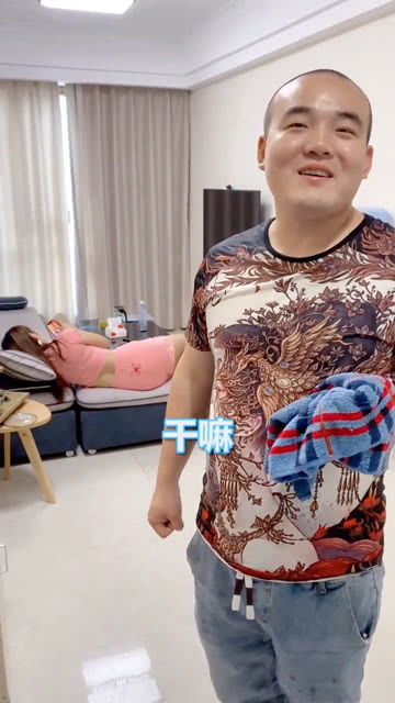 《异地恋情中的隐忧：女友身边的异性密友，如何平衡感情边界？》